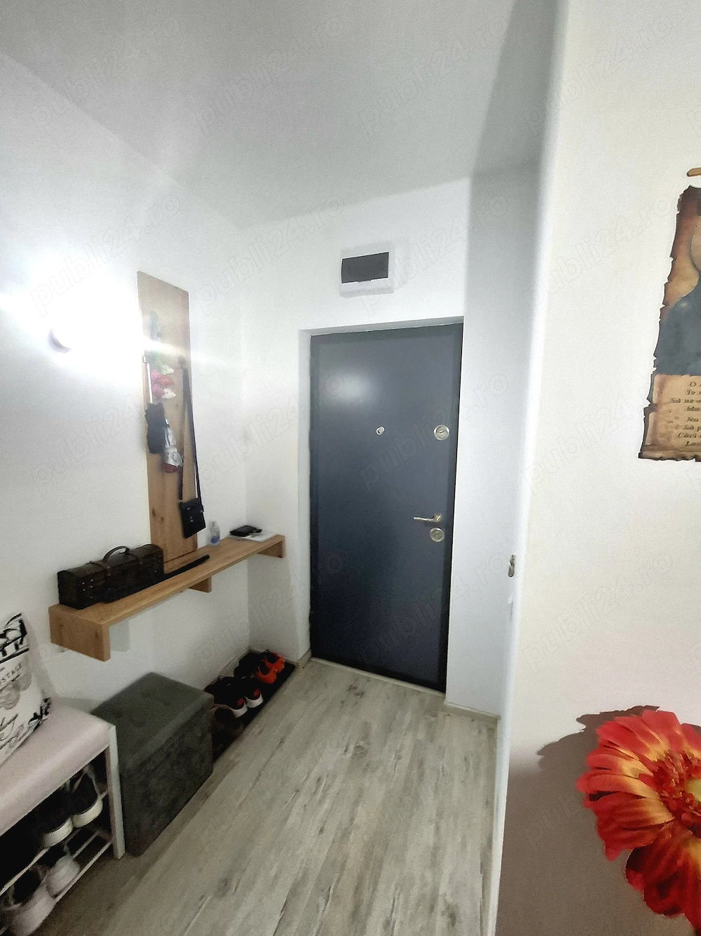 Apartament 3 camere, 84 mp utili, 2 băi+ terasă 17 mp,zona N Rm Vâlcea