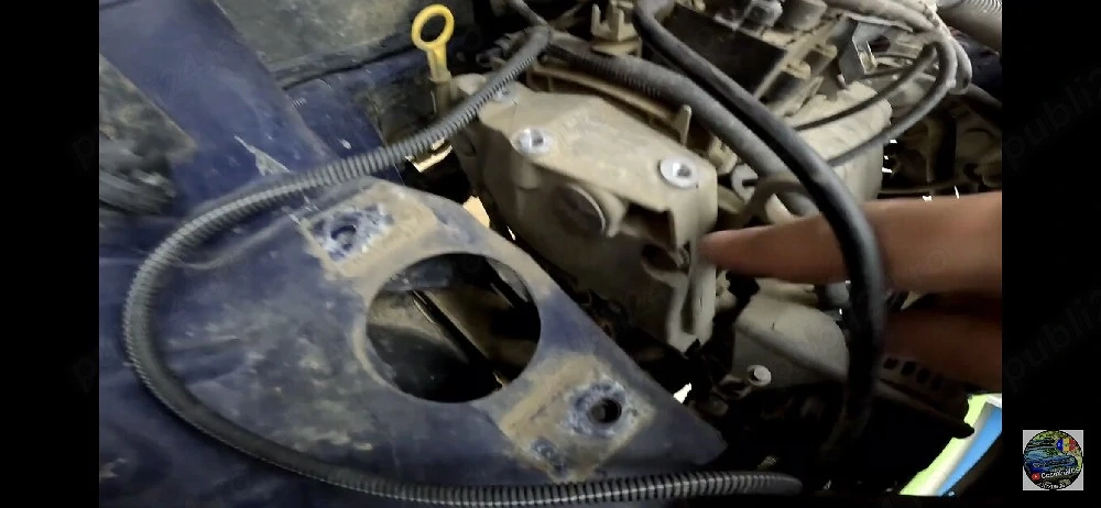 Am nevoie de carcasa ,apărătoare distribuție cea din aluminiu pe care se montează  tamponul motor dr