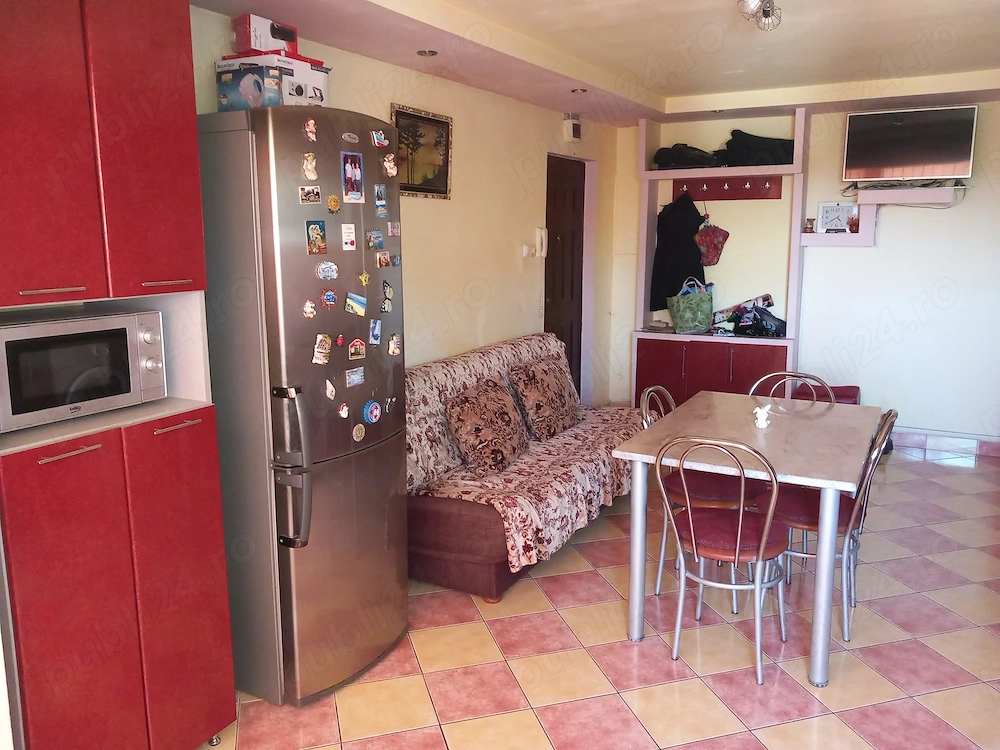 Vând APARTAMENT (65 mp) 2 CAMERE + Living mare (camere decomandate)