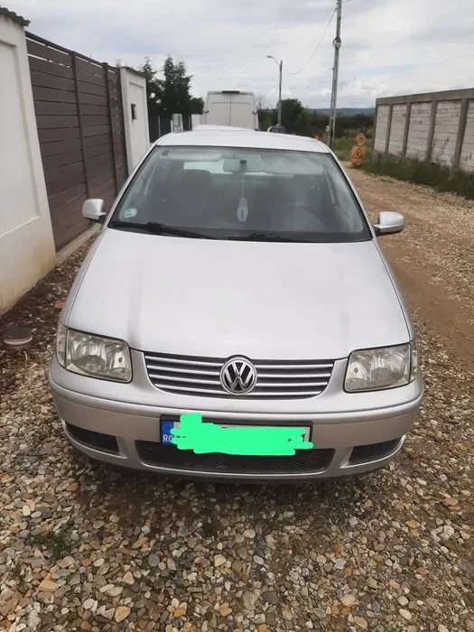 Volkswagen Polo Automată   Mică, economică și gata de drum!