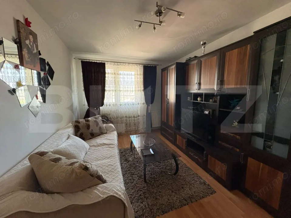 Apartament de vanzare, 3 camere, 52 mp, renovat - Hunedoara