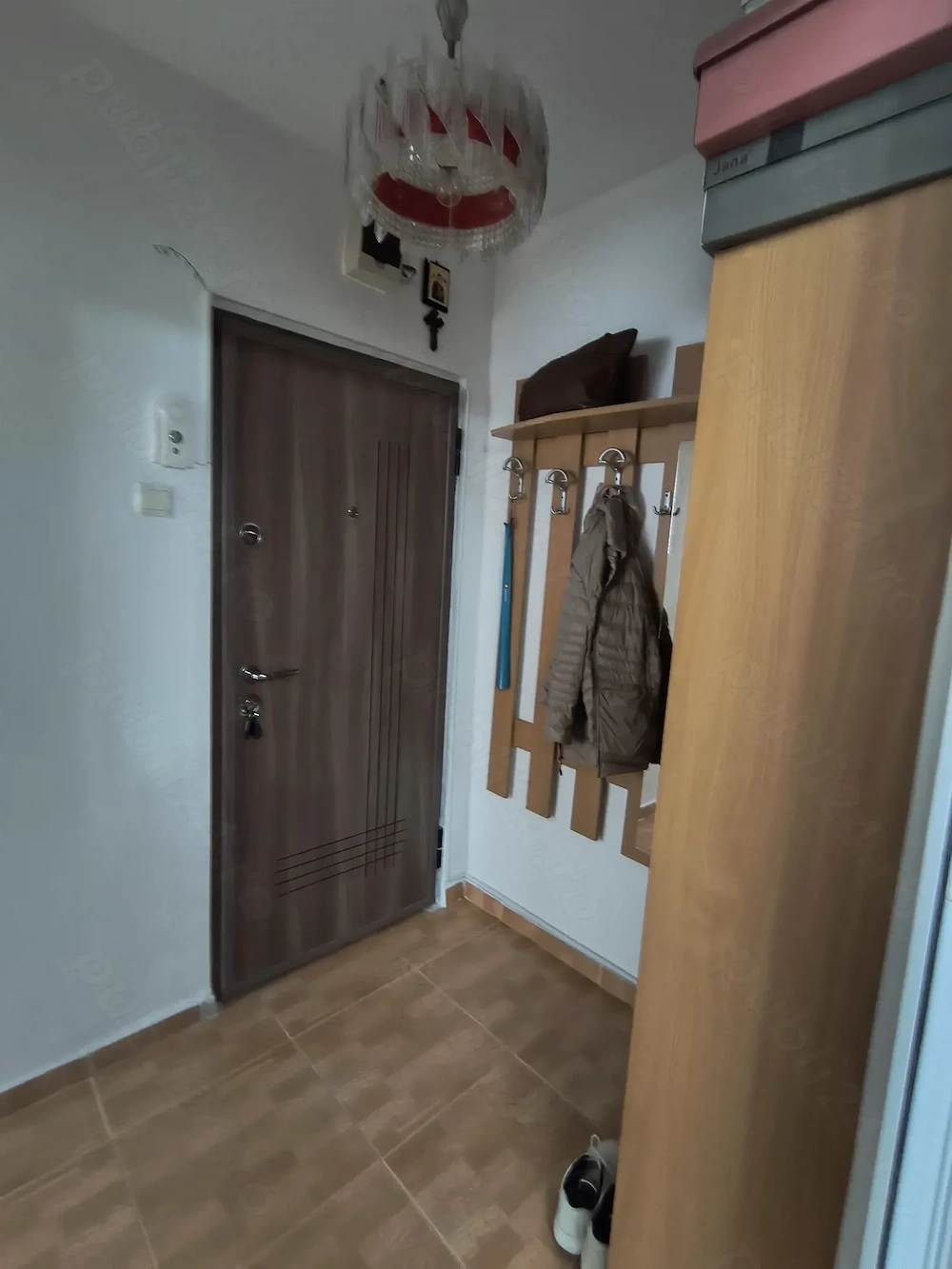 Abator apartament 2 camere confort 1 parter cu balcon de 7.5 m bloc stradal  ,izolat centrala gazl