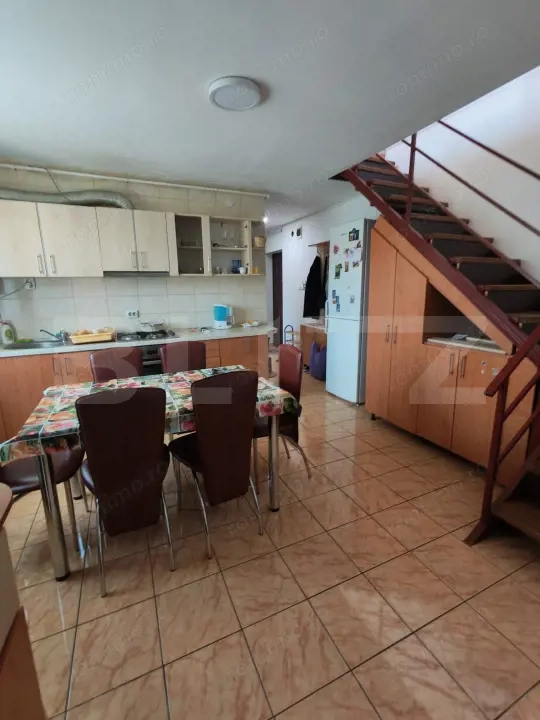 Apartament  de vanzare, 4 camere - zona Decebal