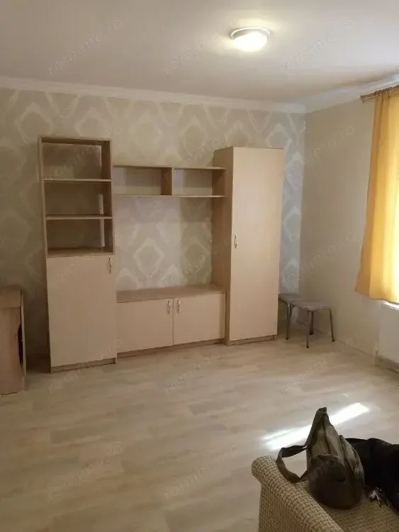 De inchiriat garsoniera in zona Dambovita 