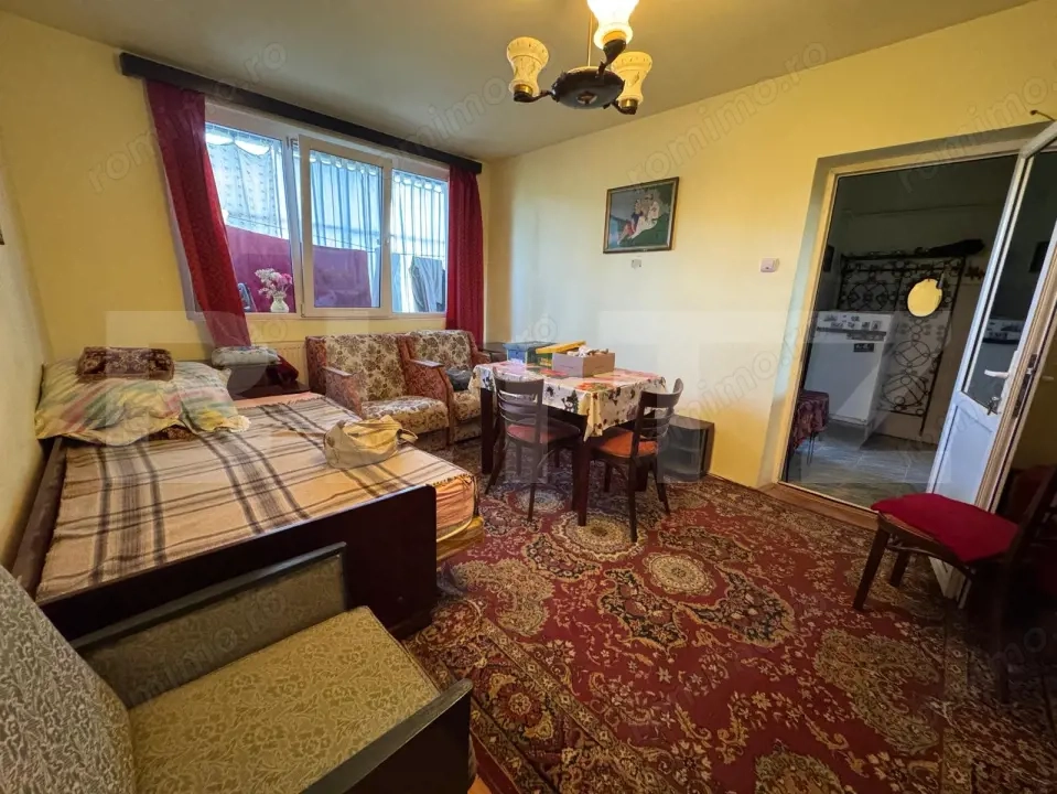 Apartament 2 camere, 46 mp, balcon 8 mp, boxă - Micro 4, Hunedoara