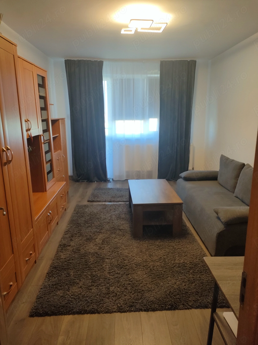 Închiriez apartament cu 2 camere 
