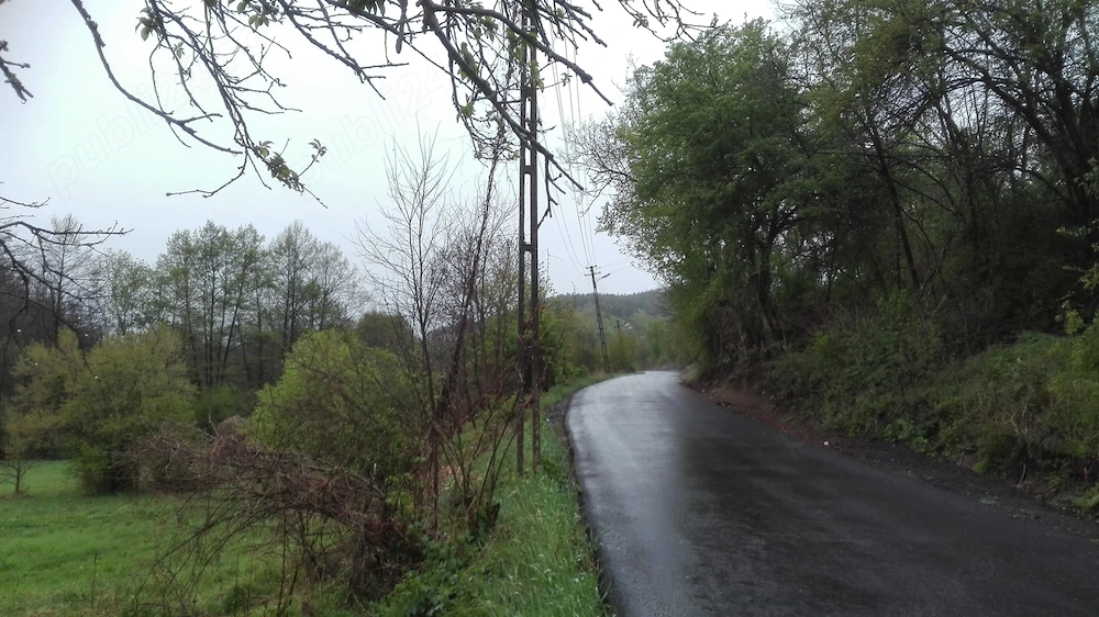 Teren intravilan la marginea râului, la doar 27 km de Deva