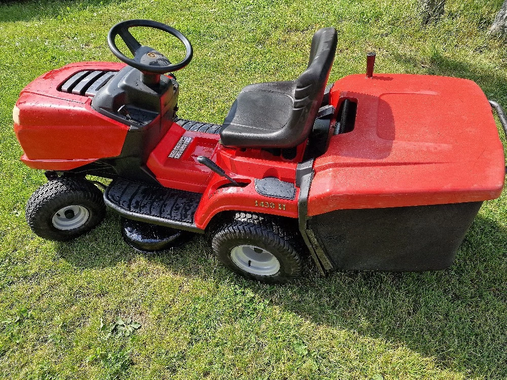 Tractoras gazon Mountfield 1430H