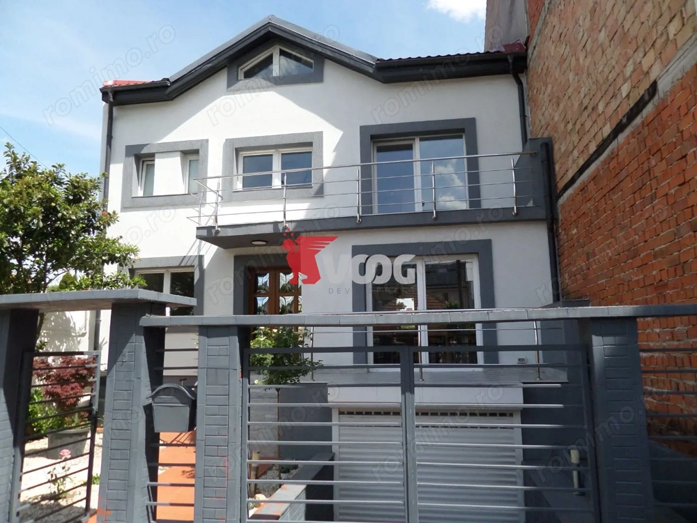Casa individuala/Curtea amenajata cu piscină /Garaj/Zona Lipovei