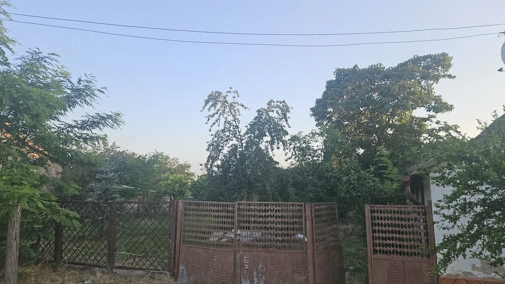 Casă de vânzare .