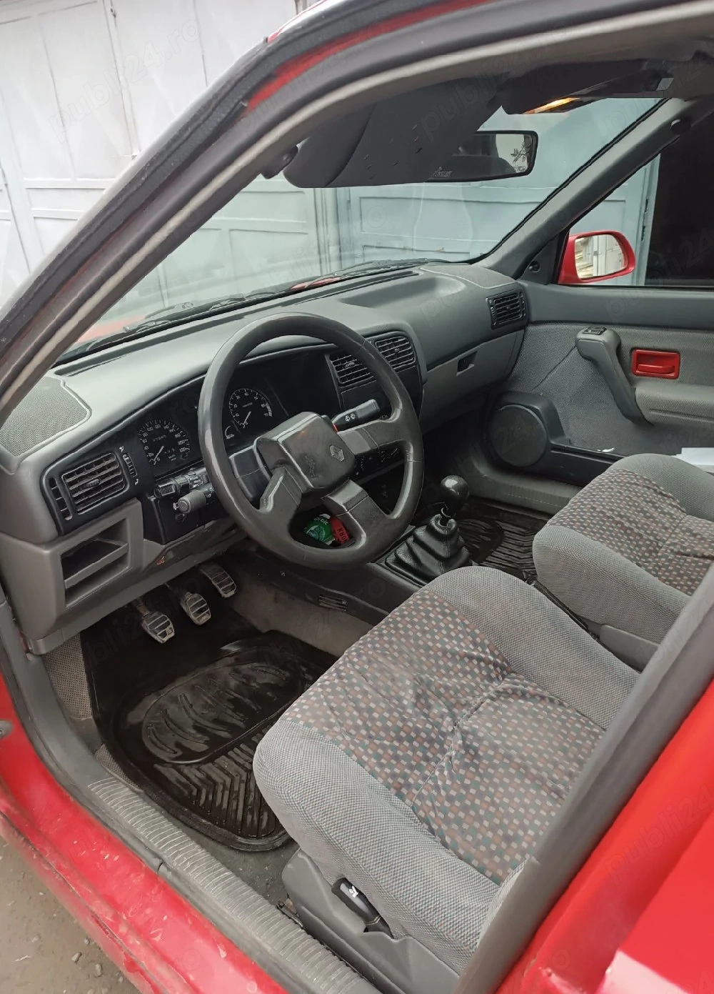 Vând Renault 19