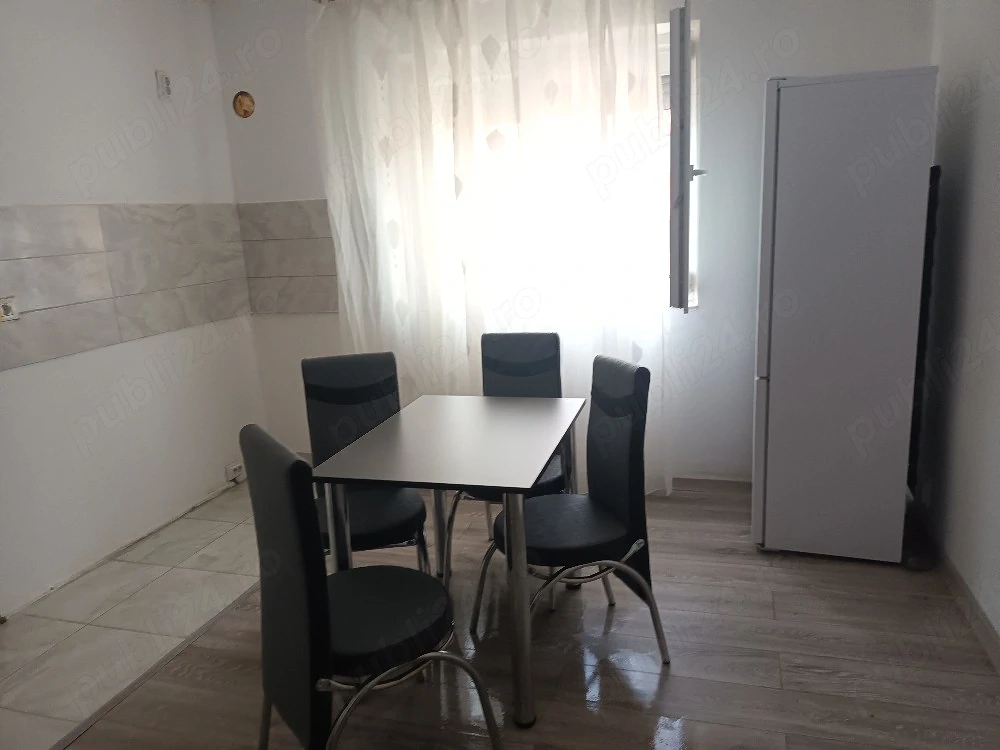 vând apartament în Orșova 