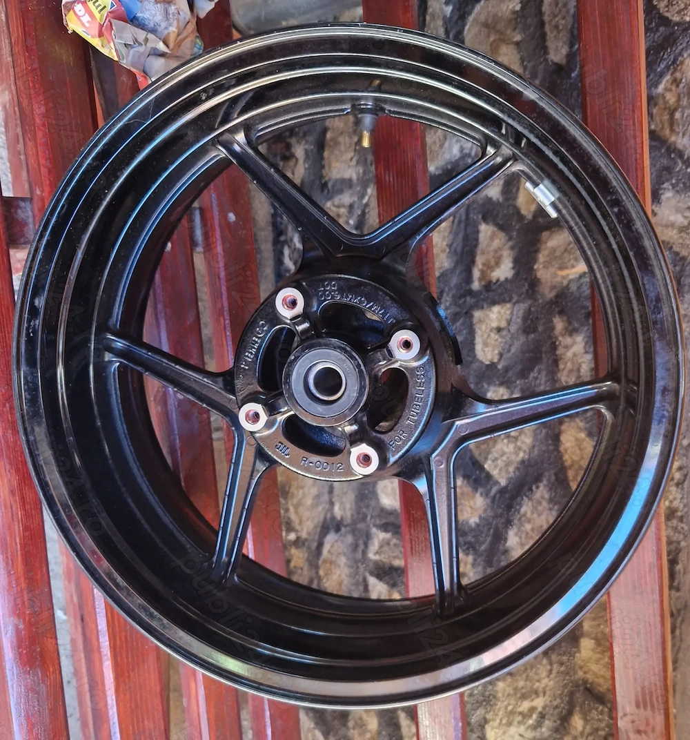 Vând Jeanta spate Kawasaki zx10r noua pret 250 euro  