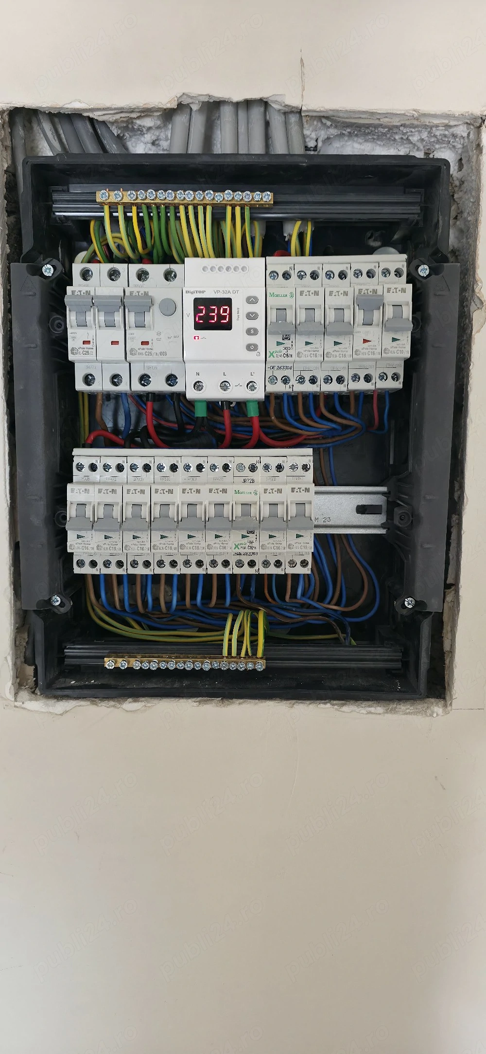 Electrician calificat cu experiență 