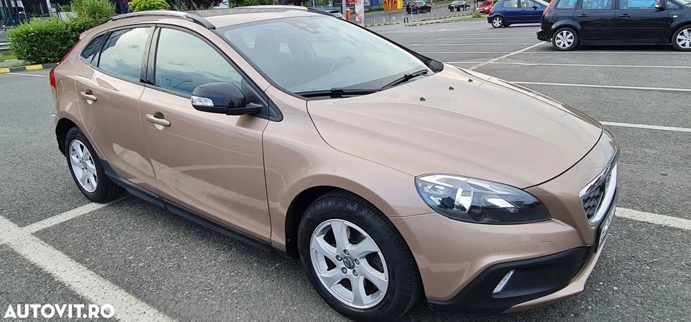 Volvo V40 Cross Country D2   automat  diesel   Cross Country   133.948 km-9.990 EUR ușor negociabil