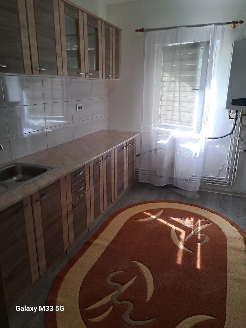 Închiriez apartament cu 2 camere