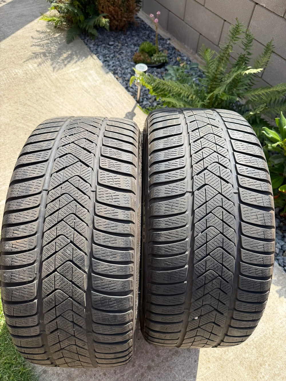 Vand 2 anvelope Pirelli Winter Sottozero 3 Runflat