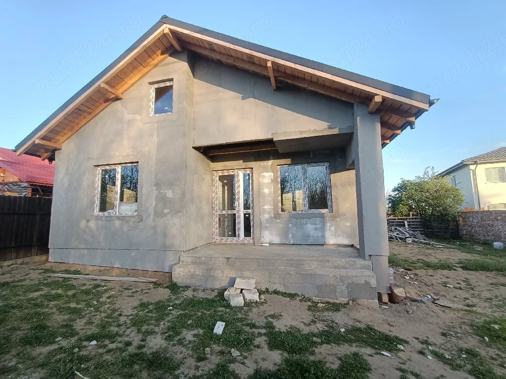 Vând casă în comuna Malu Mare 