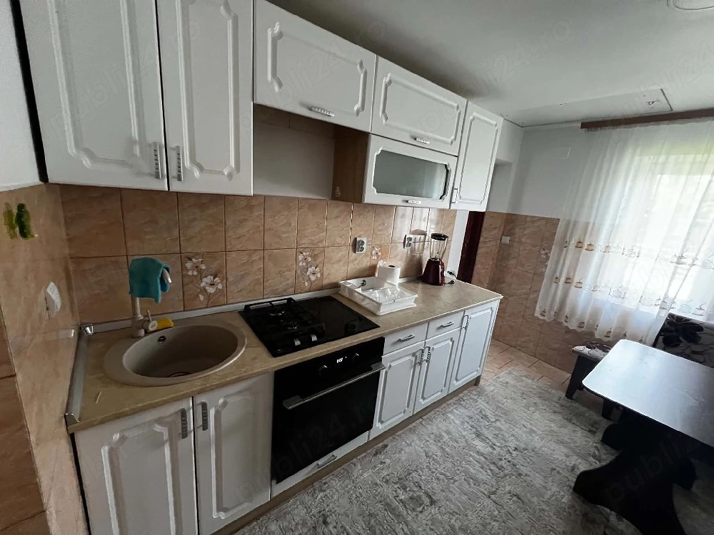 Vand casa mobilata si utilata