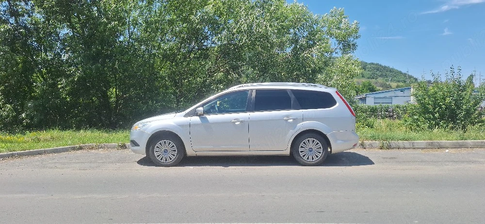 vand ford focus mk2 1.6 benzina an 2010