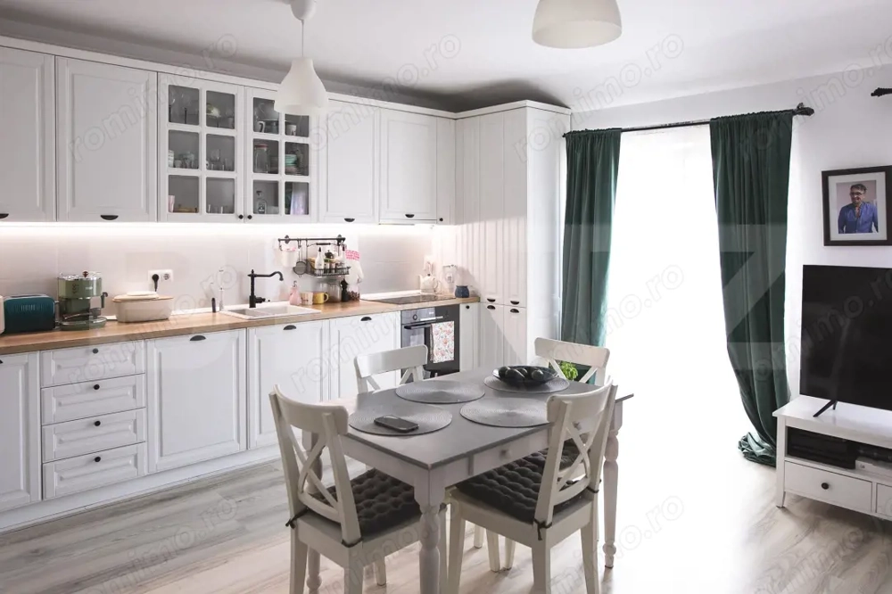 Apartament de vanzare, 67 mp, semidecomandat, parcare, zona Eroilor