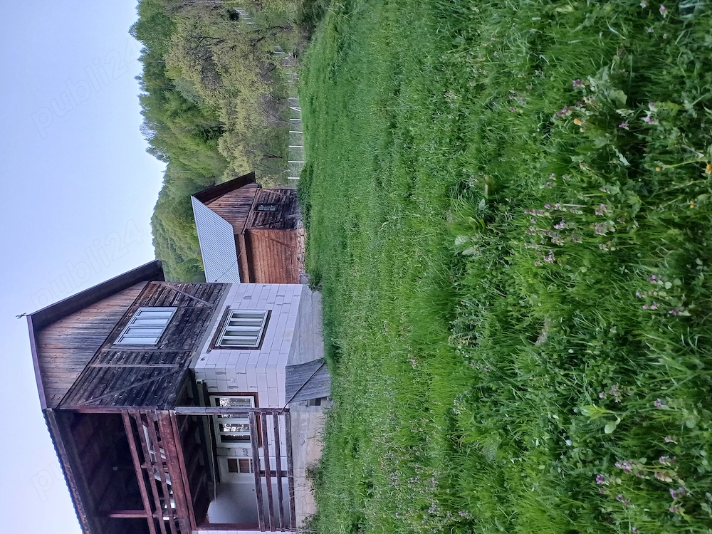  Vând casă de vacanță  și anexă