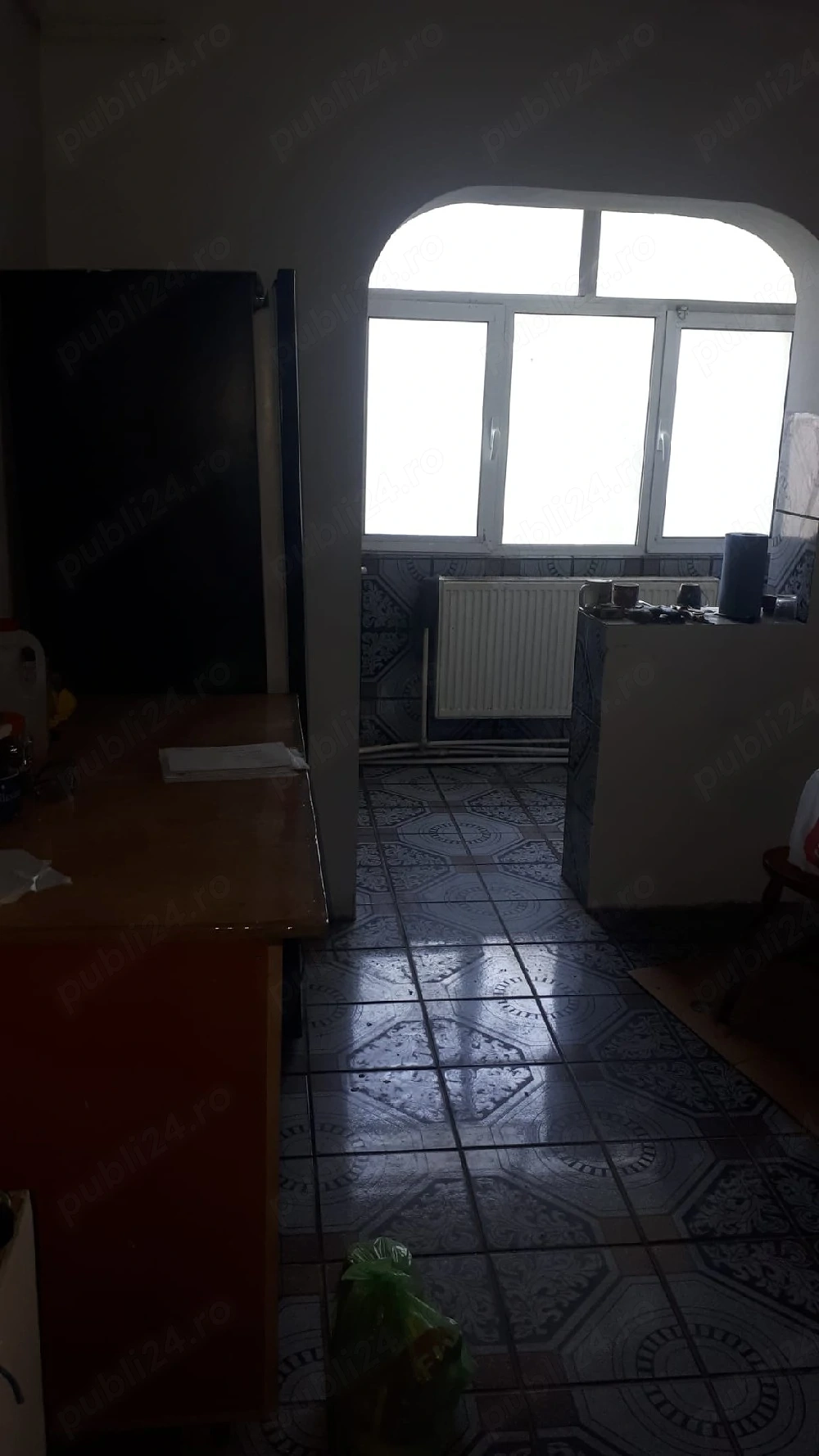 Ofer spre inchiriere garsoniera