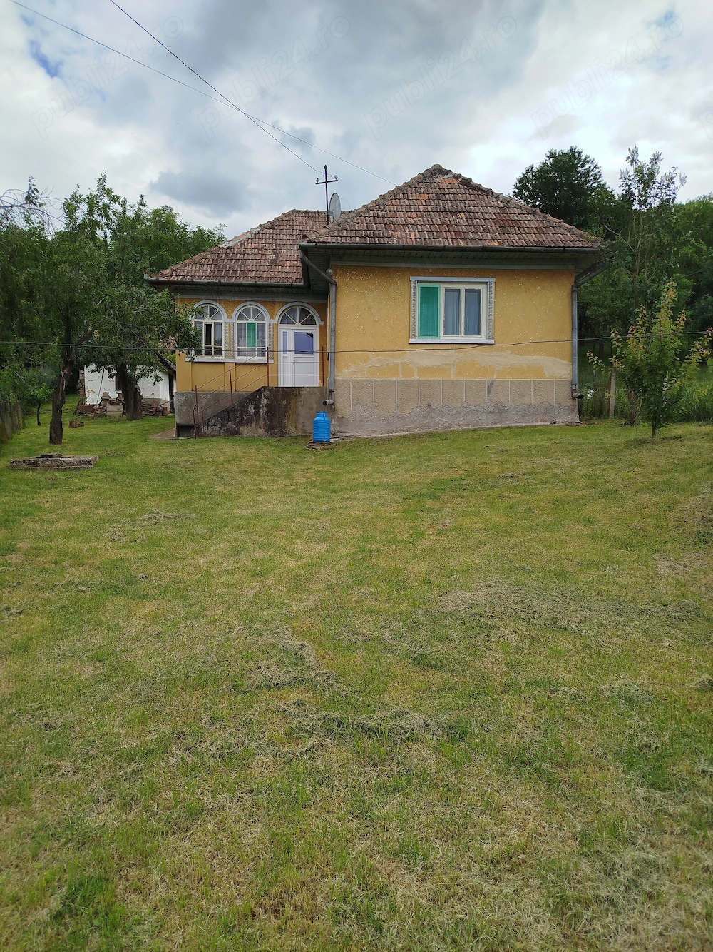 Casa de vânzare la țară 