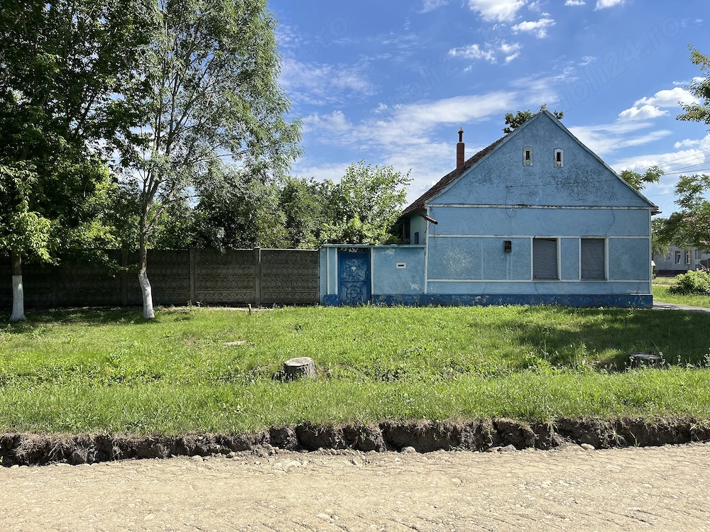 Vând casă în centrul localității Moravița
