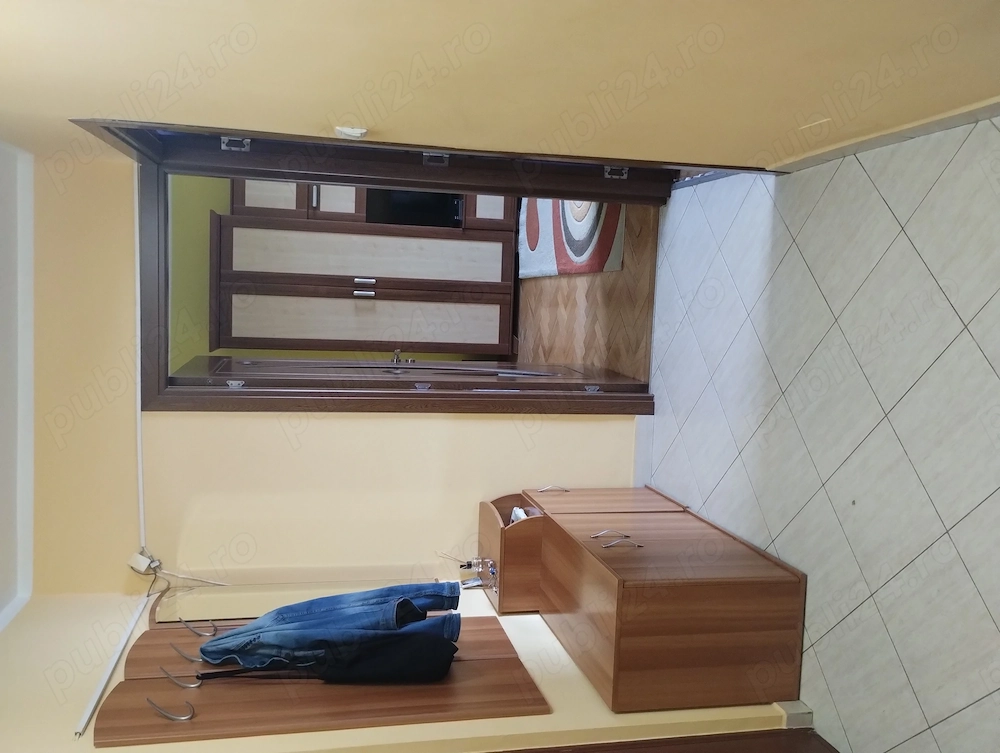 Închiriez apartament 2 camere in Micro 17