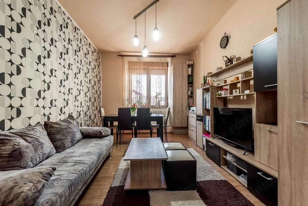 Apartament în centru cu acces auto și garaj propriu