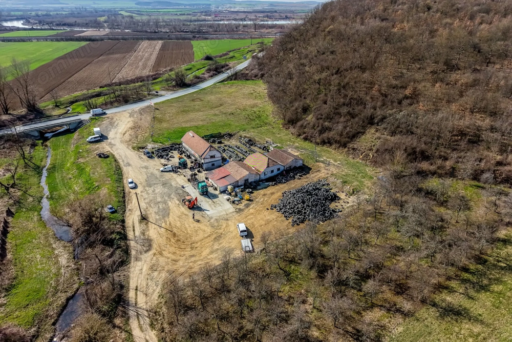 1,2 ha teren comercial/industrial cu hale in Baratca Paulis Arad