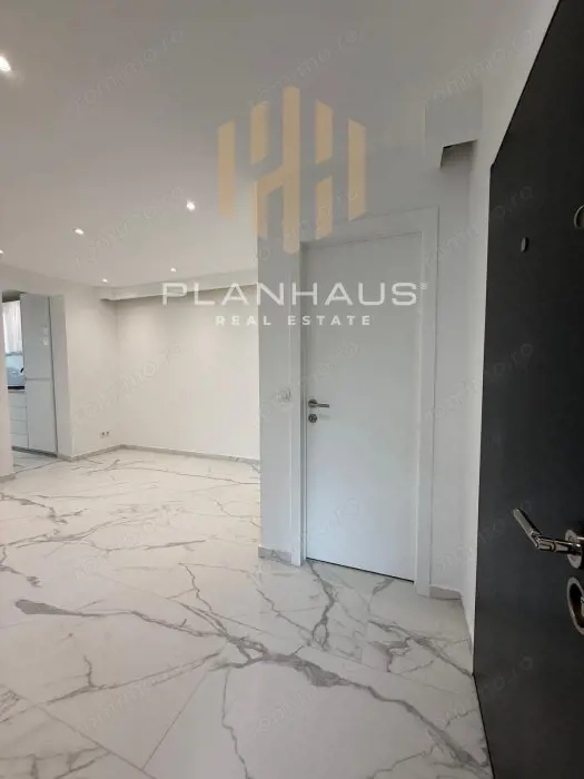 Apartament 3 camere decomandat | etaj 1 | central B-dul Bucuresti,optional garaj