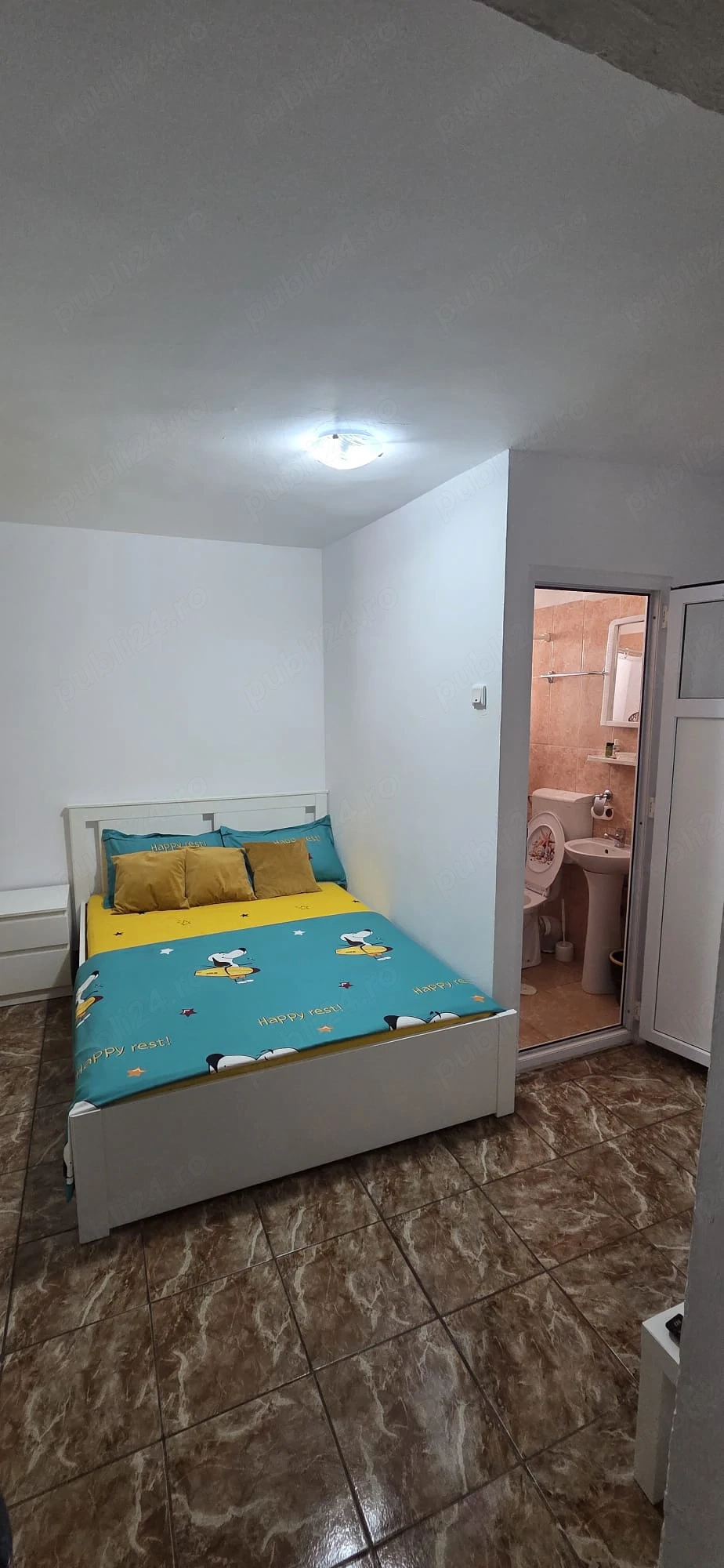 Închiriez 4 camere în Costinești   cu băi proprii!
