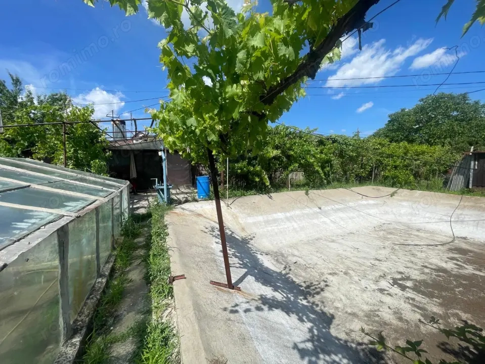 Casa demolabila, 50 mp, teren 500 mp, zona Simnicul de Jos