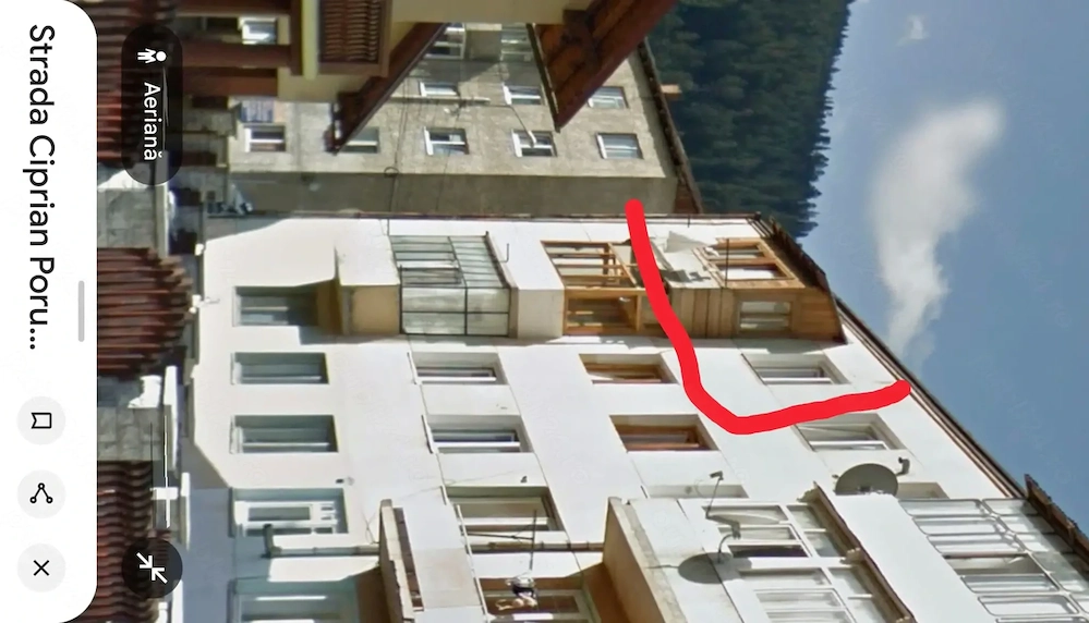 Vând apartament 3 camere zonă centrală din cărămidă cu centrală proprie situat la etajul 3 