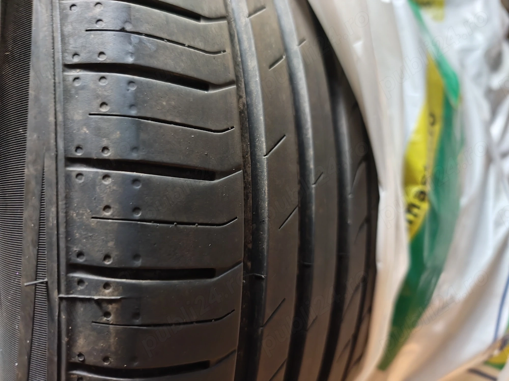 Vand set 4 anvelope Trazano 235/45 R19, rulate un sezon