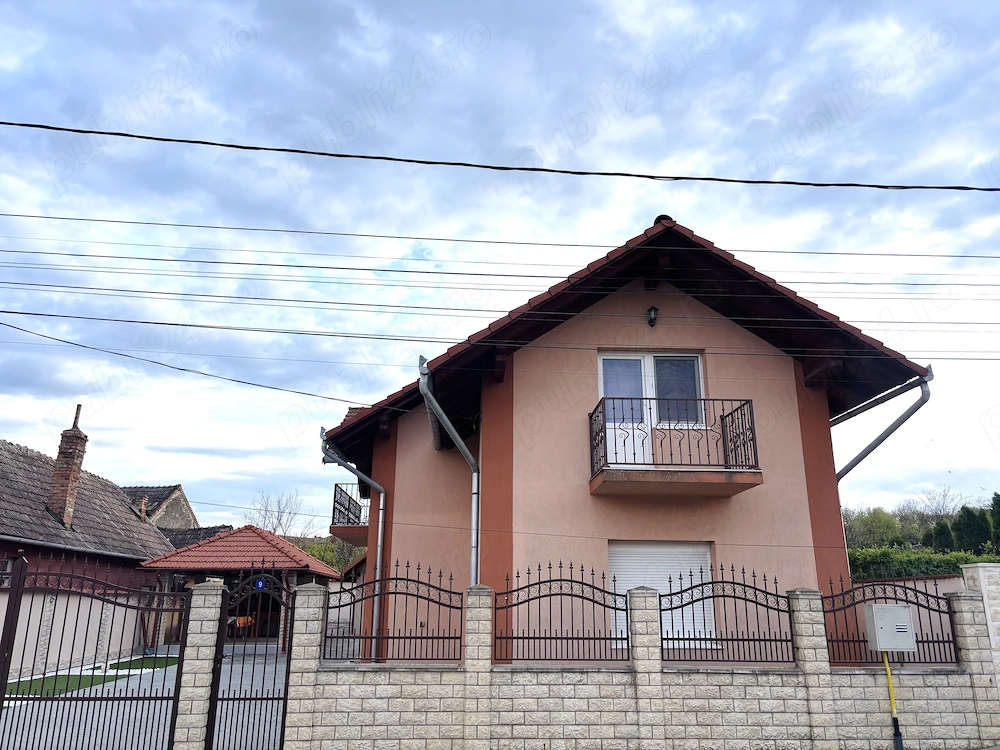 Vând casă în Viișoara