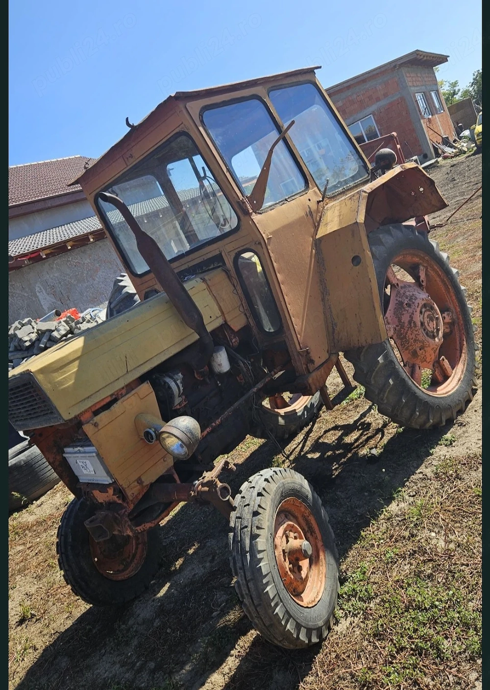 Vând Tractor 445 L legumicul
