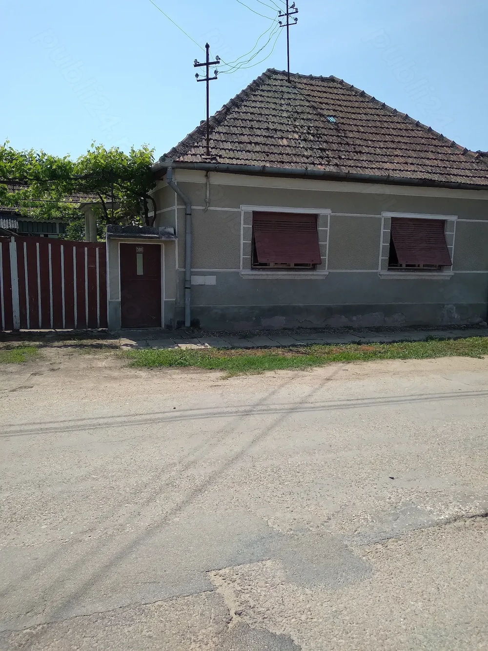 Vand 2 case in localitatea Gurbediu