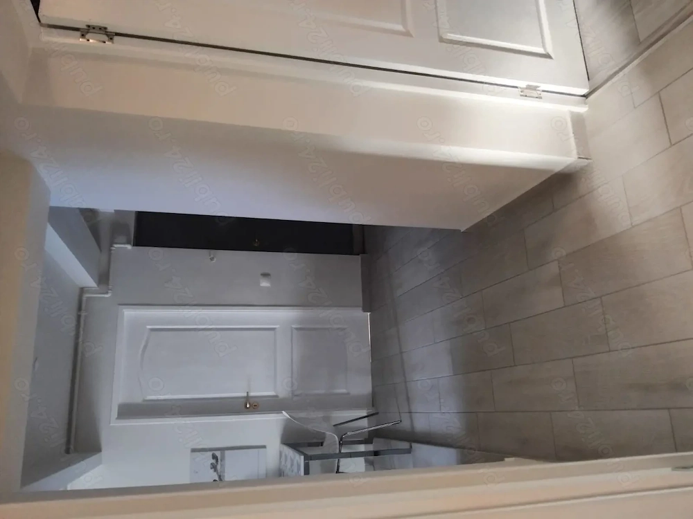 Vând urgent apartament 3 camere 