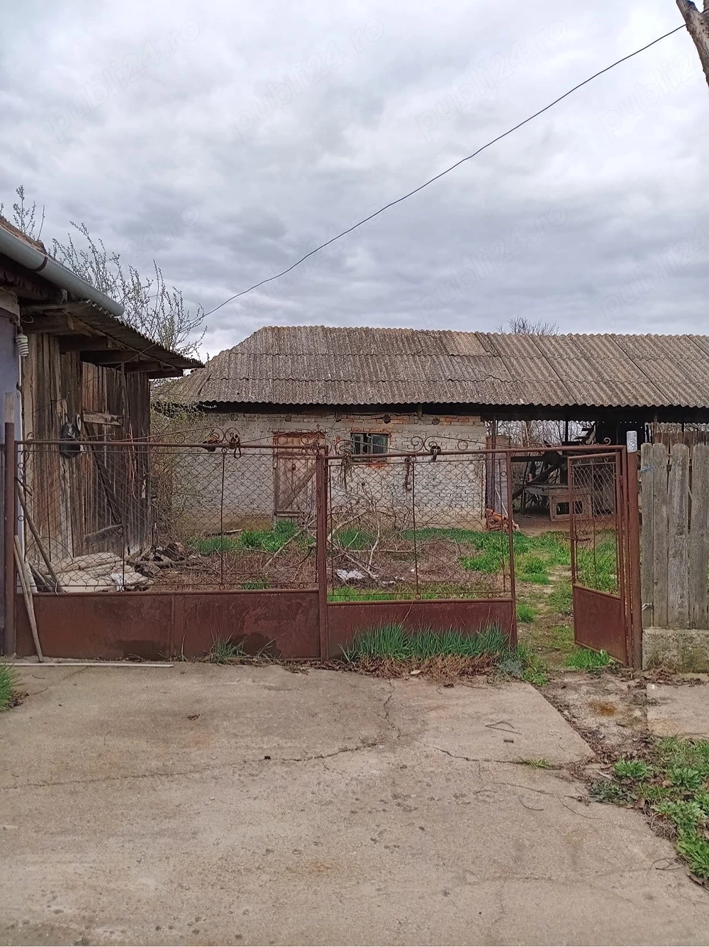 Vand casa in localitatea Chișlaz