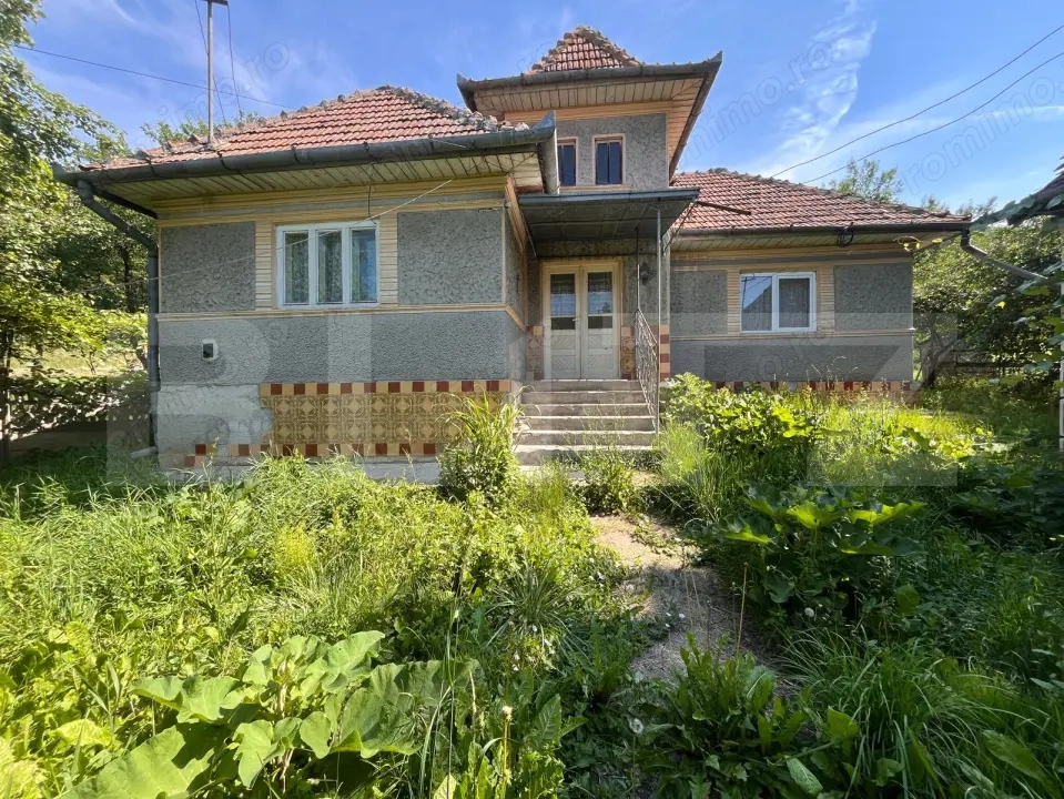Casa individuala de vanzare, 83 mp + 1700 mp teren - Mociu