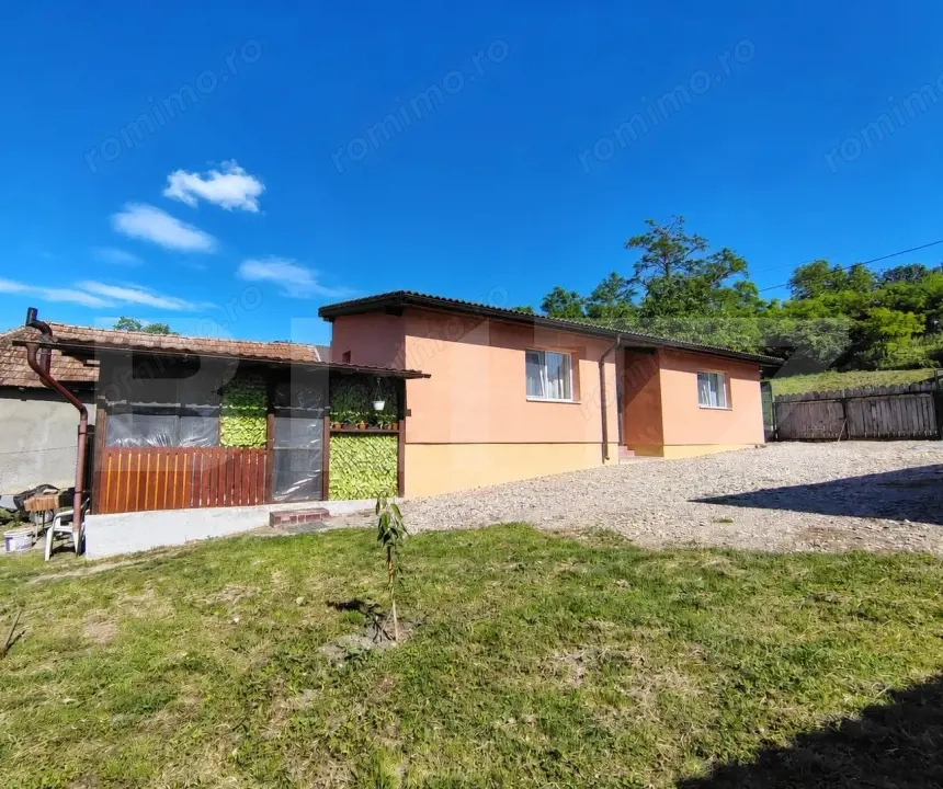 Casa individuala 70 mp, teren 926 mp, in Gădălin, Comuna Jucu