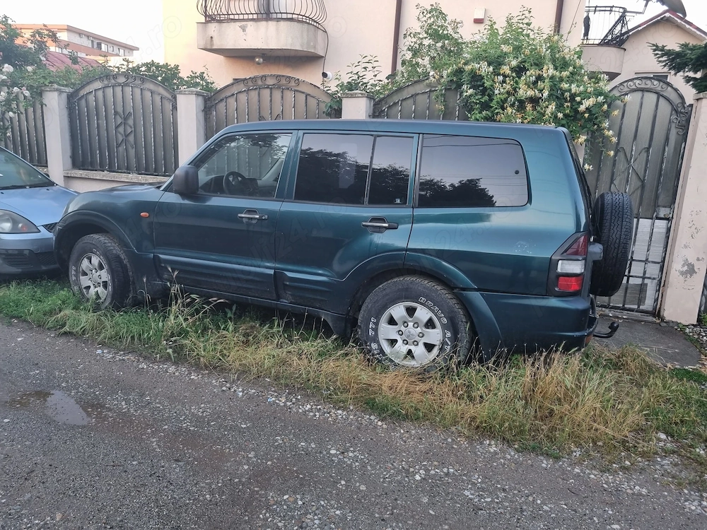 Mașină Jeep Pajero 