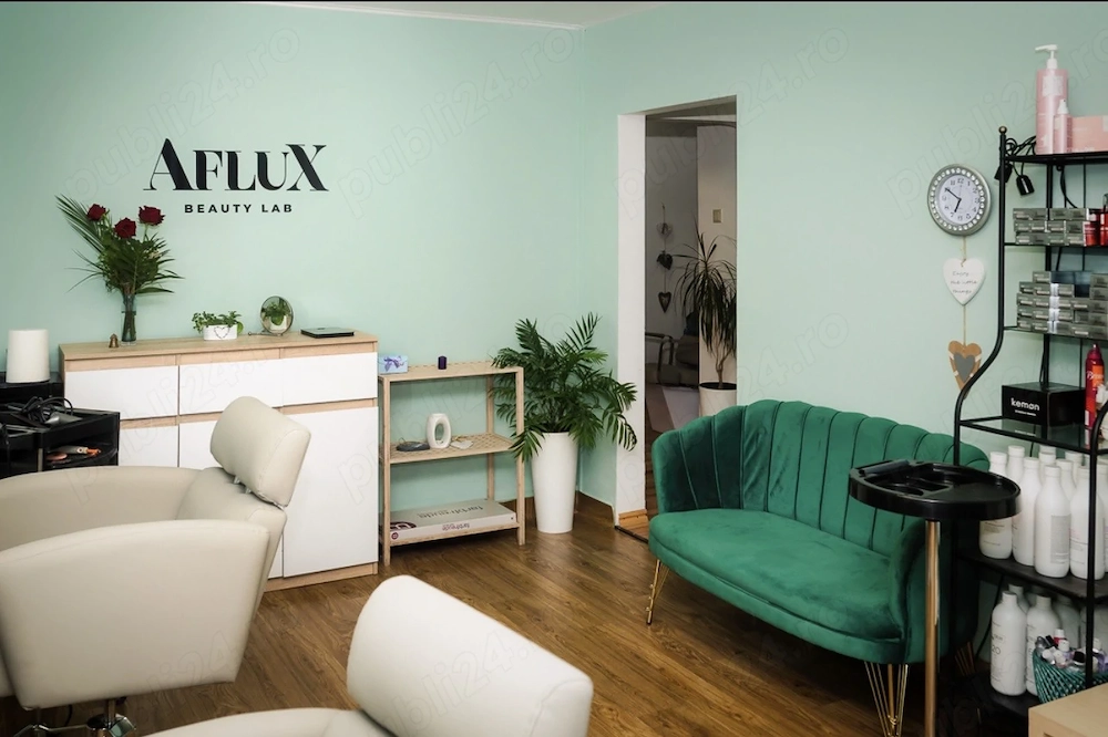 Caut colaboratoare într-un salon de beauty