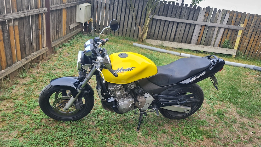 Vând Honda Hornet 