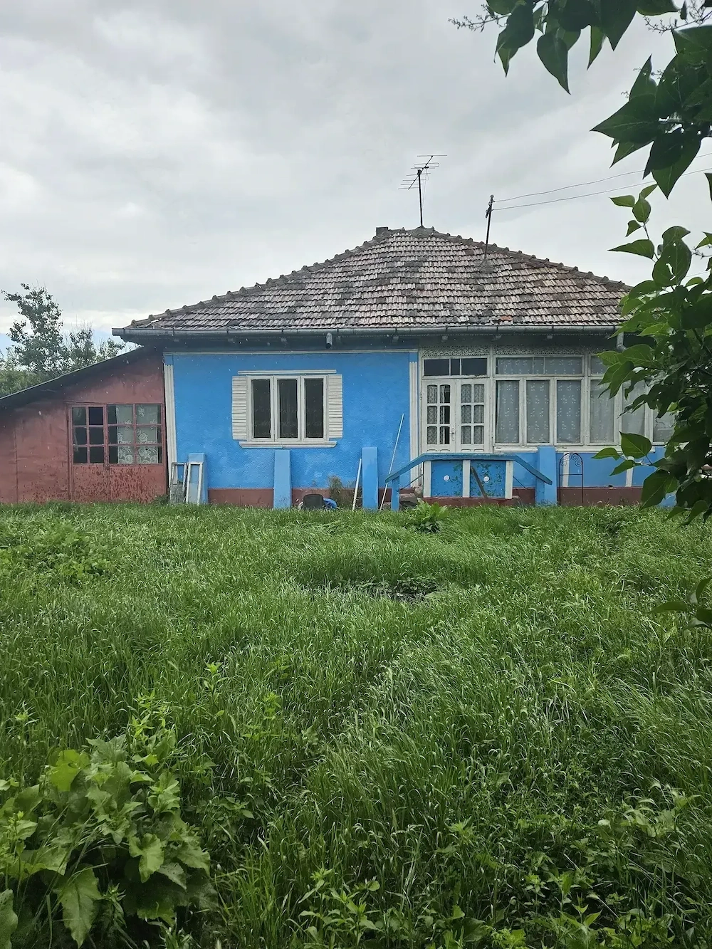 Vând casă bătrânească 