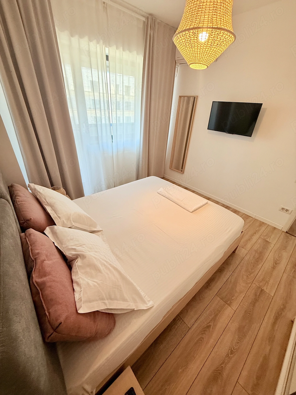 Angajez camerista regim hotelier în Mamaia 