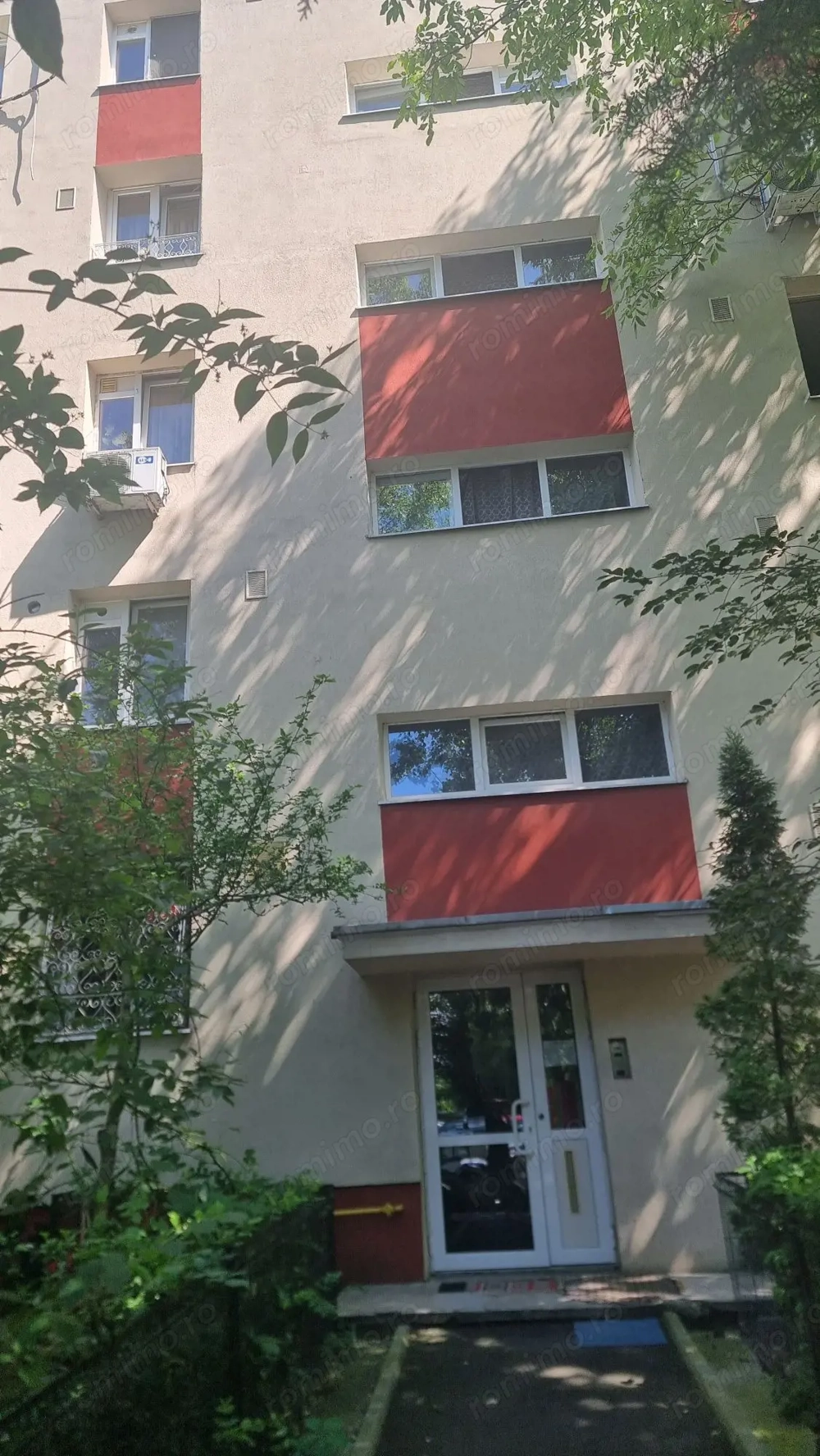 Apartament 4 camere. Etaj 1. Cu parcare. Aleea Dolina